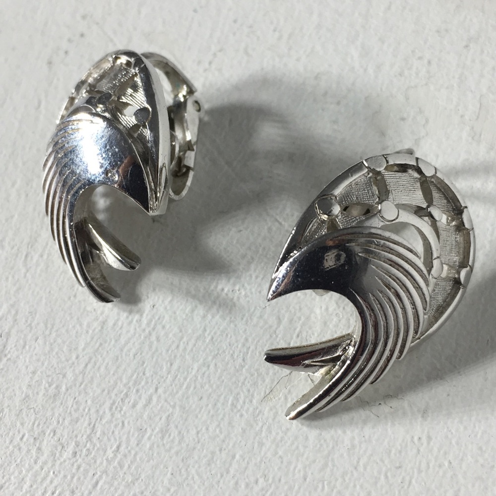 Vintage Crown Trifari Silver Tone Clip Earrings